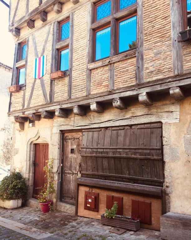 Façade à colombages du gîte Saint-Nicolas