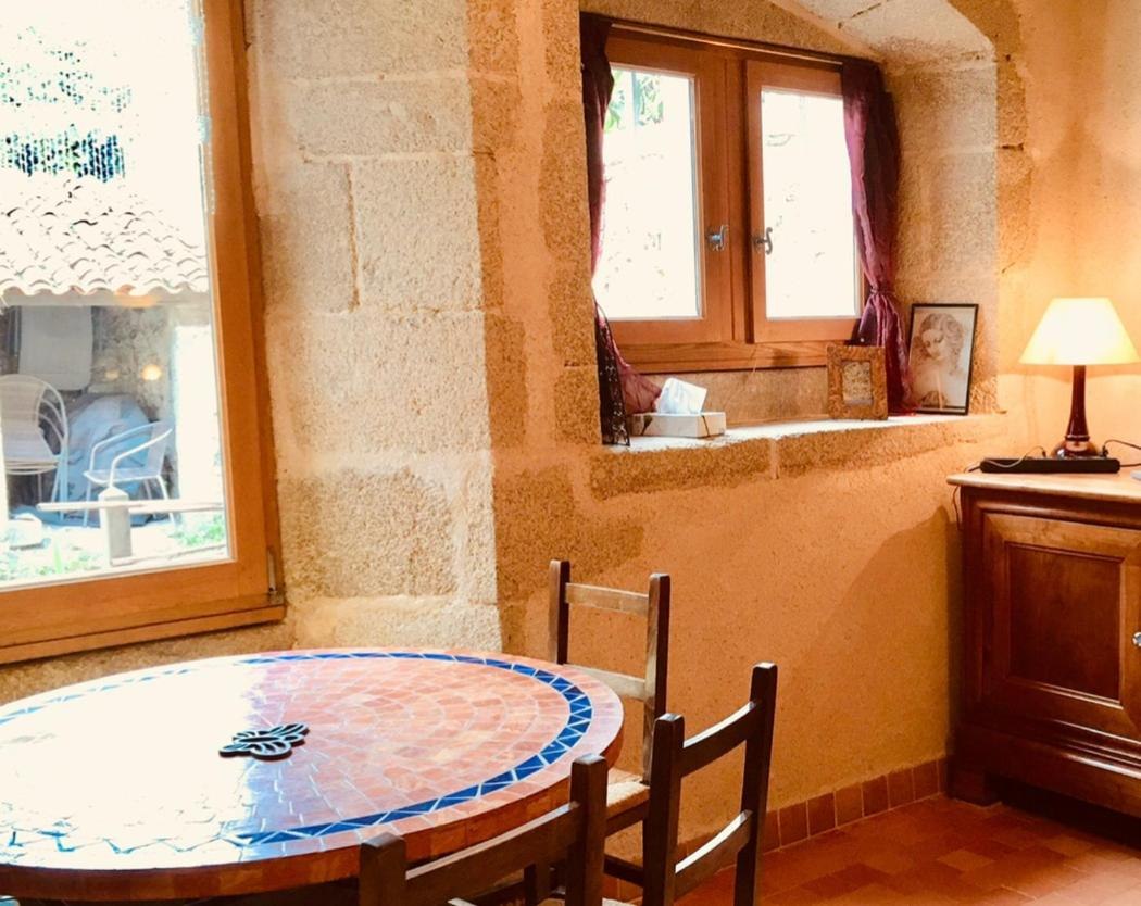 Coin repas en pierre